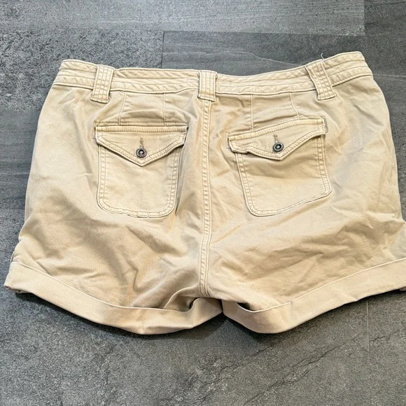 Torrid Women's Beige Cargo Shorts - Picture 4 of 4